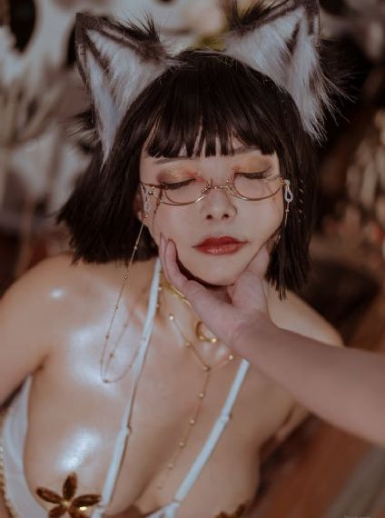 挨胬的女侠房秋莹14